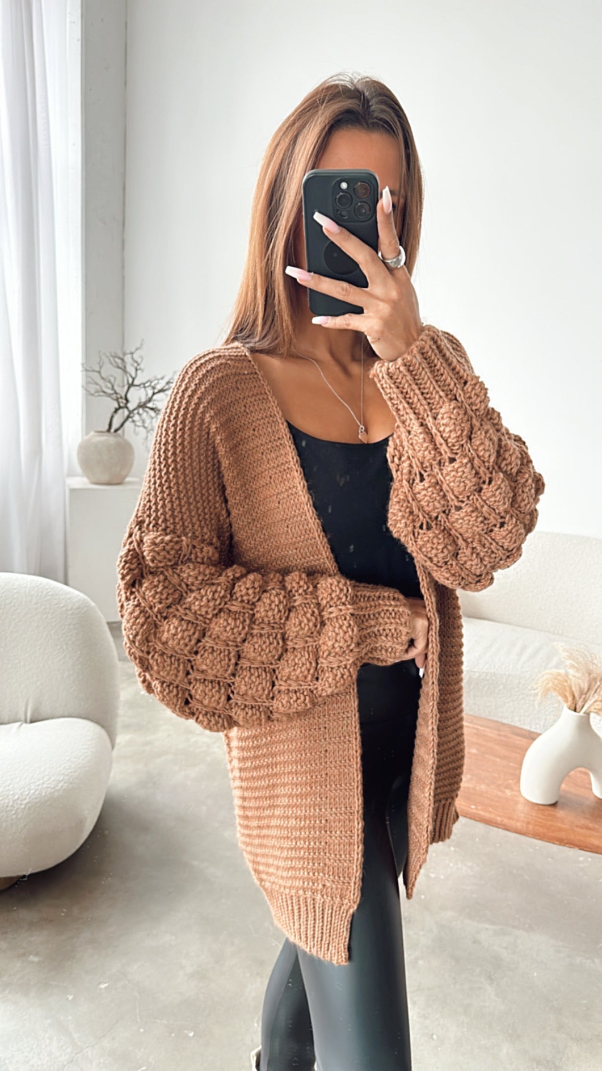 Cardigan mit Pompom-Ärmel  kurz / camel - Art. 0292