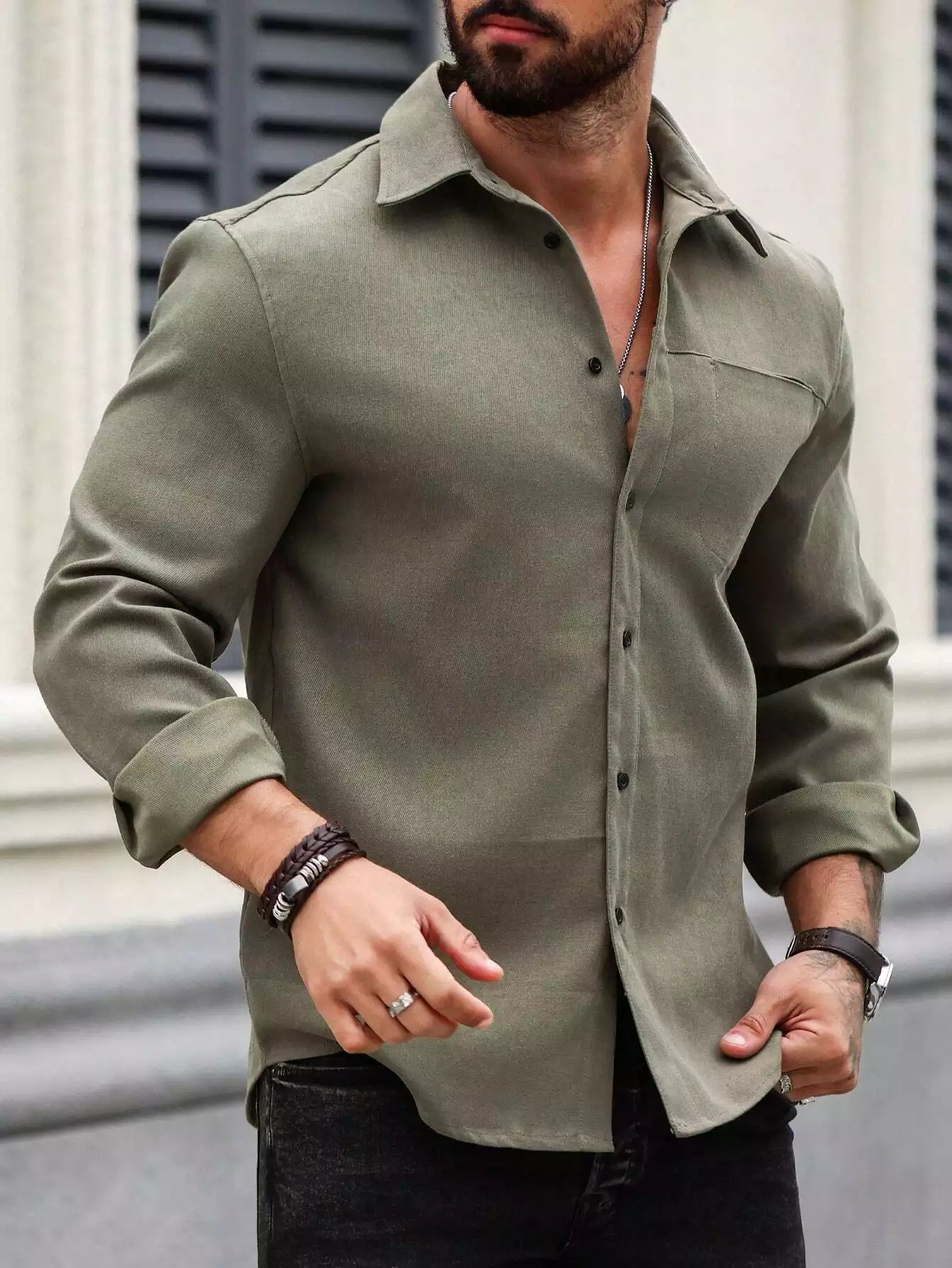 Camicia a maniche lunghe casual ampia tinta unita da uomo primavera ed estate, colore verde militare 