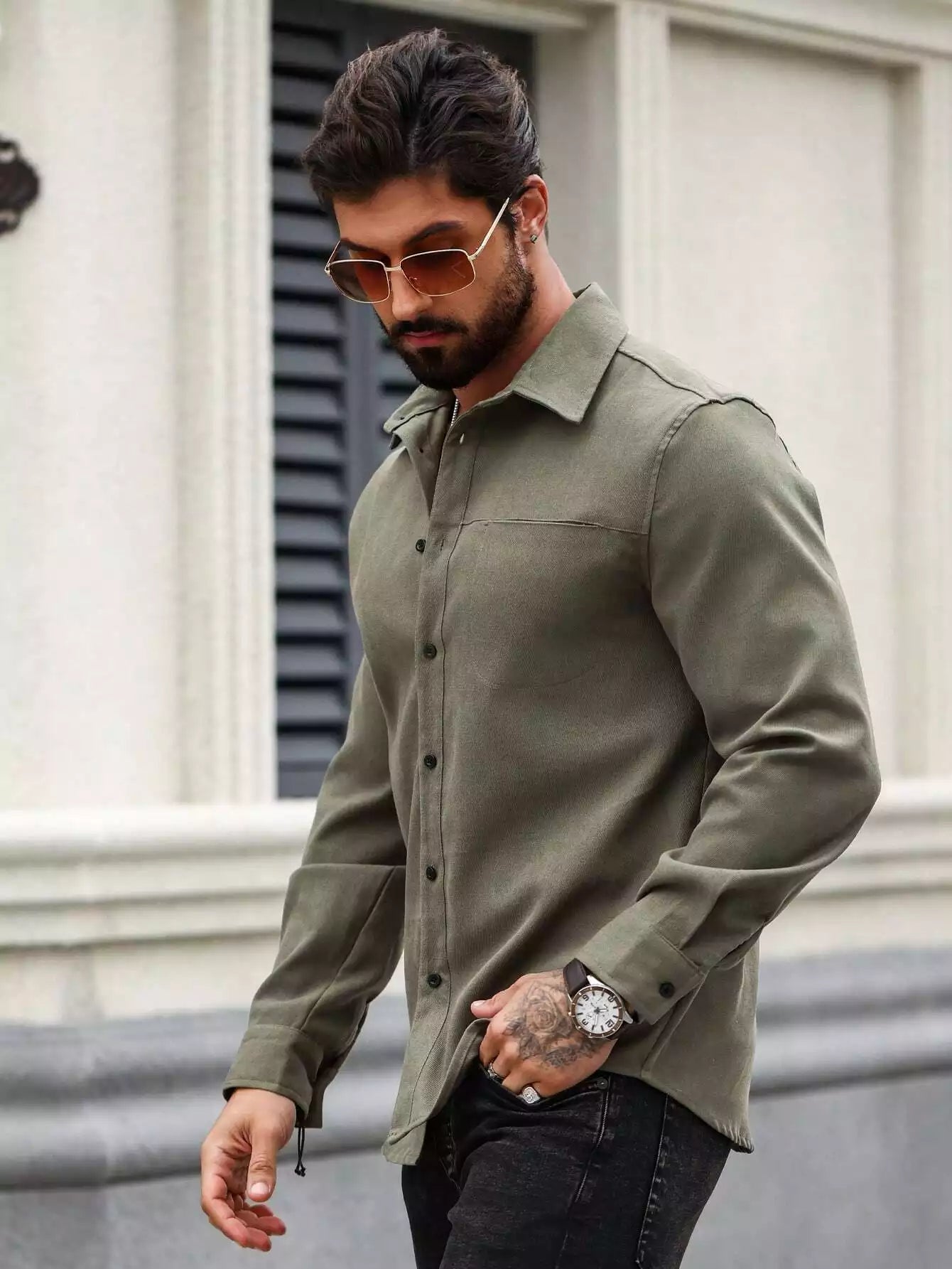 Camicia a maniche lunghe casual ampia tinta unita da uomo primavera ed estate, colore verde militare 