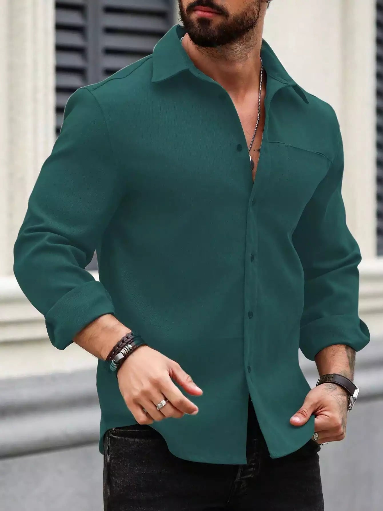 Camicia a maniche lunghe casual ampia tinta unita da uomo primavera ed estate, colore verde scuro 