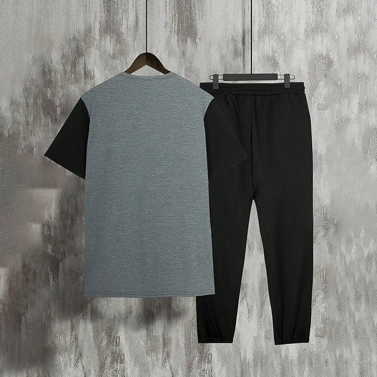 T-shirt e pantaloni coordinati da uomo con blocchi di colore nero e rosso